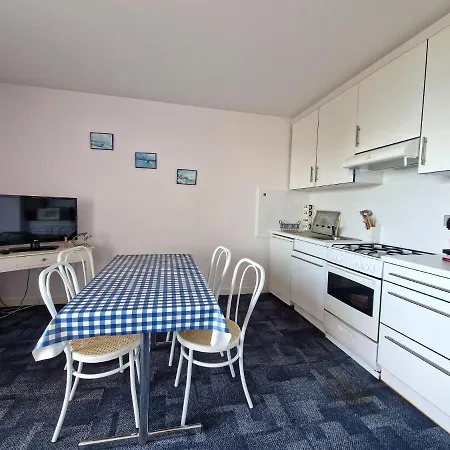 Holiday home With Sea View Near